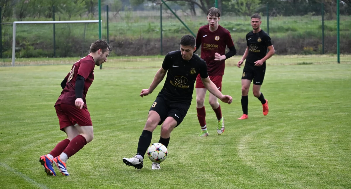 A-KLASA: Jałowiec - Strzelec 11:0, piątka Witka, Korona znalazła sposób na Halniaka, piękne gole w Bystrej, zwycięski gol grającego w 9-tkę Dębu