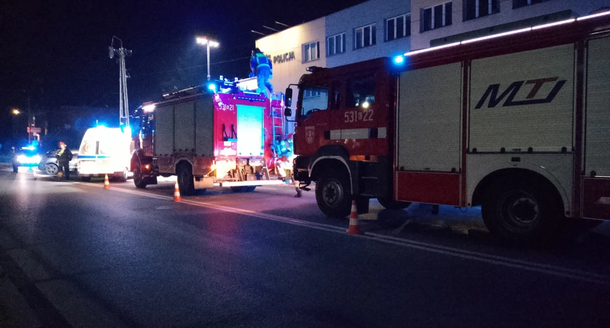 Nocne zdarzenie w Suchej Beskidzkiej – kierująca uderzyła w słup