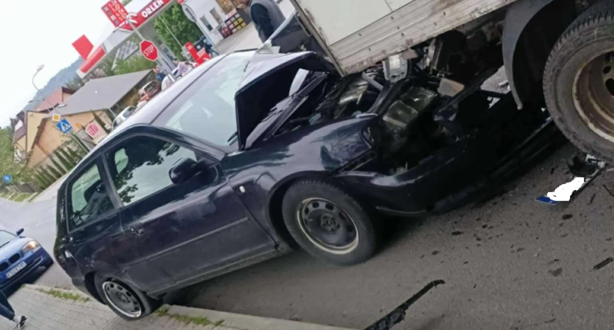 Kraksa na ulicy Generała Stanisława Maczka w Jordanowie