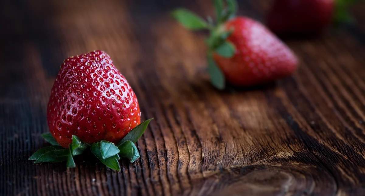 Biedronka wycofuje truskawki z powodu bakterii. Salmonella również w innych sieciówkach