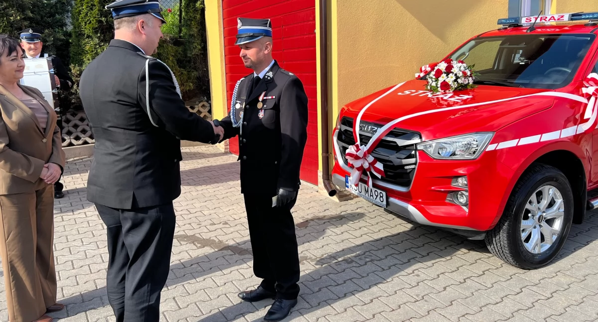 Nowy samochód dla OSP Osielec Górny – uroczyste przekazanie i poświęcenie pojazdu