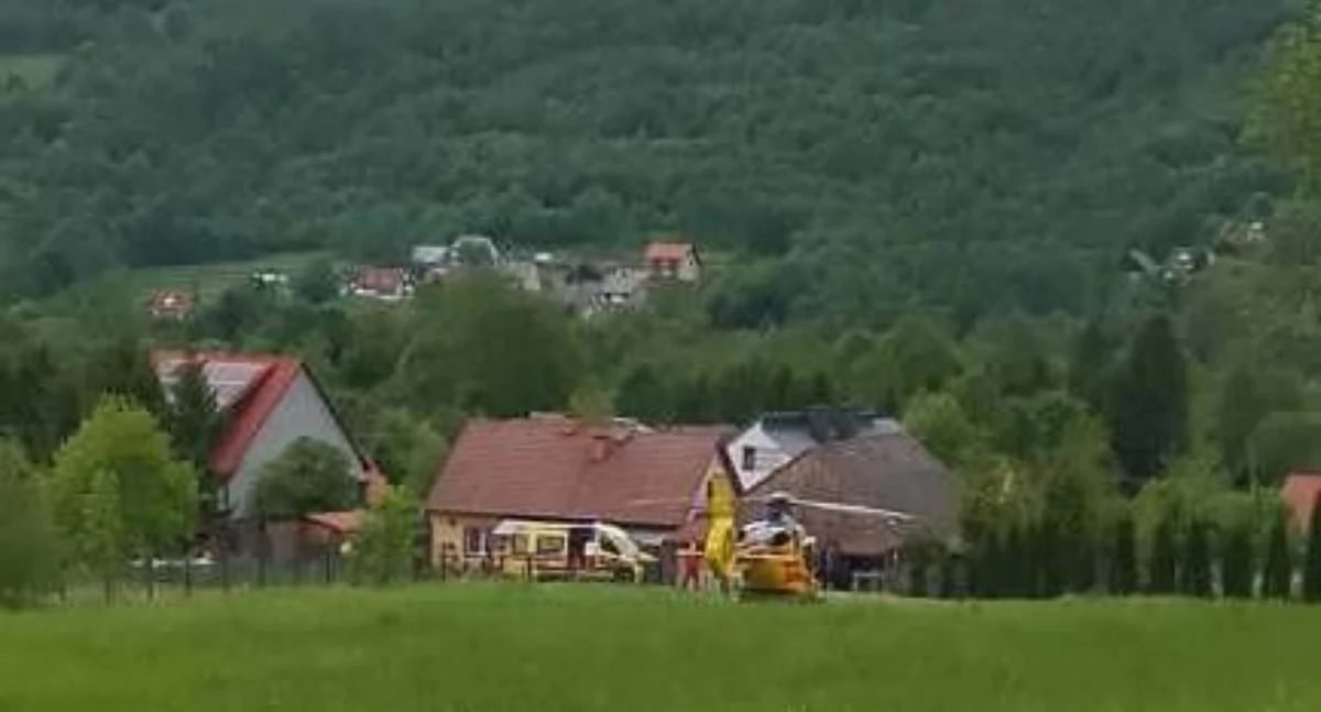 Poważny wypadek w Bieńkówce – interweniowały służby ratunkowe i śmigłowiec LPR