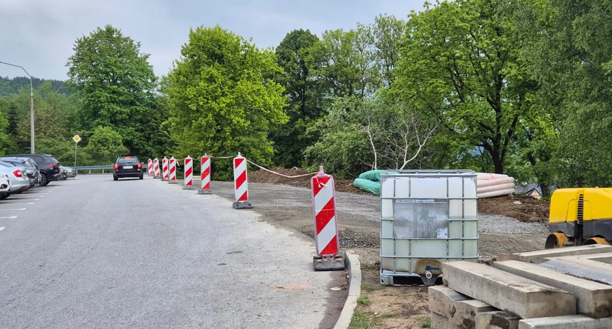 Nowe miejsca parkingowe przy Starostwie Powiatowym w Suchej Beskidzkiej 