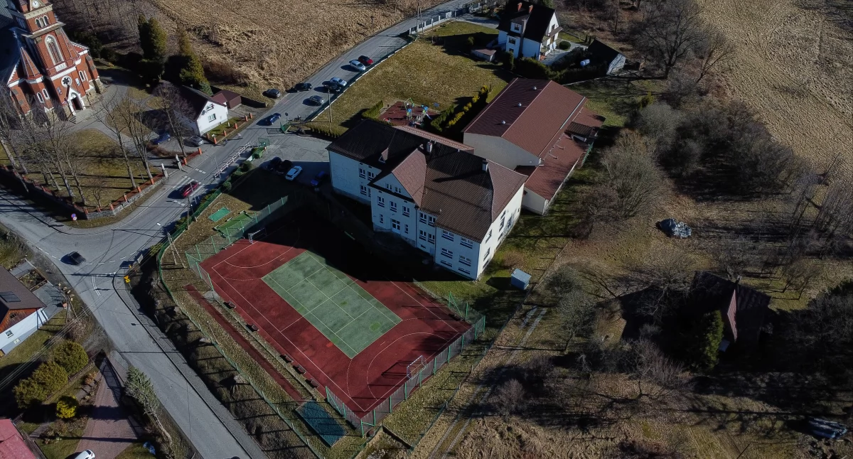 Krzeszów: boisko zyska nową nawierzchnię – wsparcie z MIRS 2025 już pewne