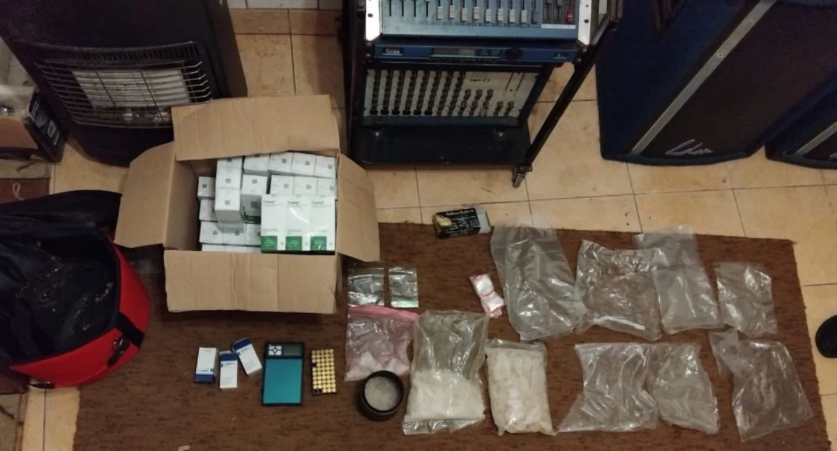 Kolejny cios w branżę narkotykową! Zabezpieczone 2 kilogramy mefedronu oraz znaczne ilości leków opioidowych