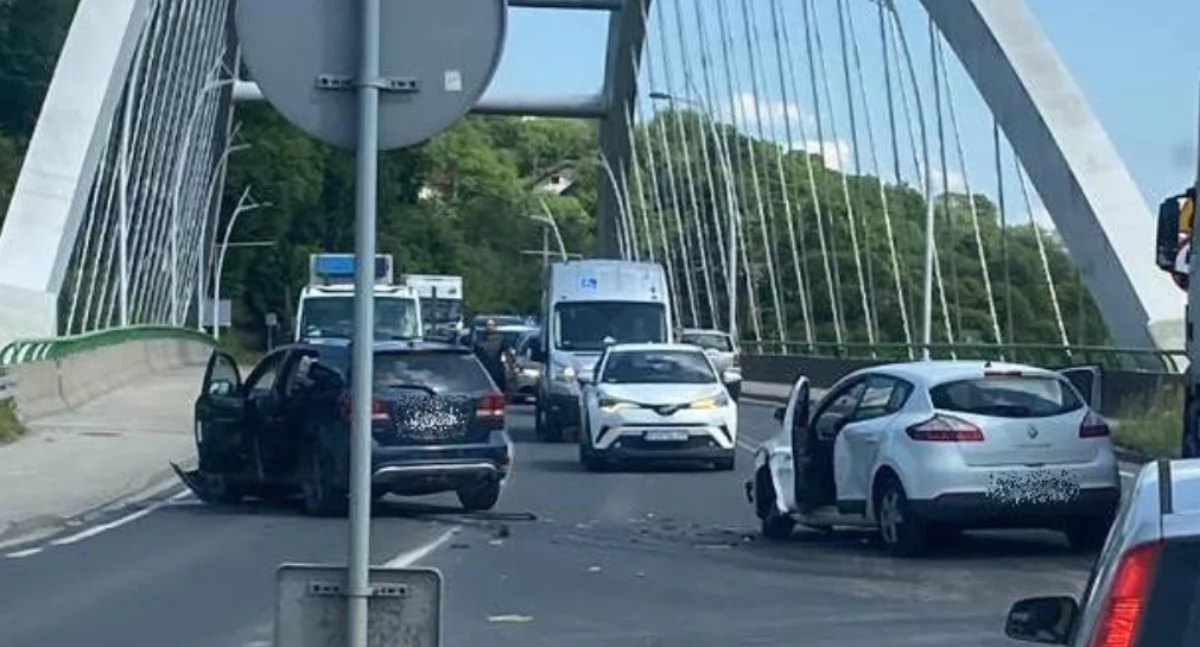 (AKTUALIZACJA) Kraksa na drodze krajowej w Suchej Beskidzkiej 