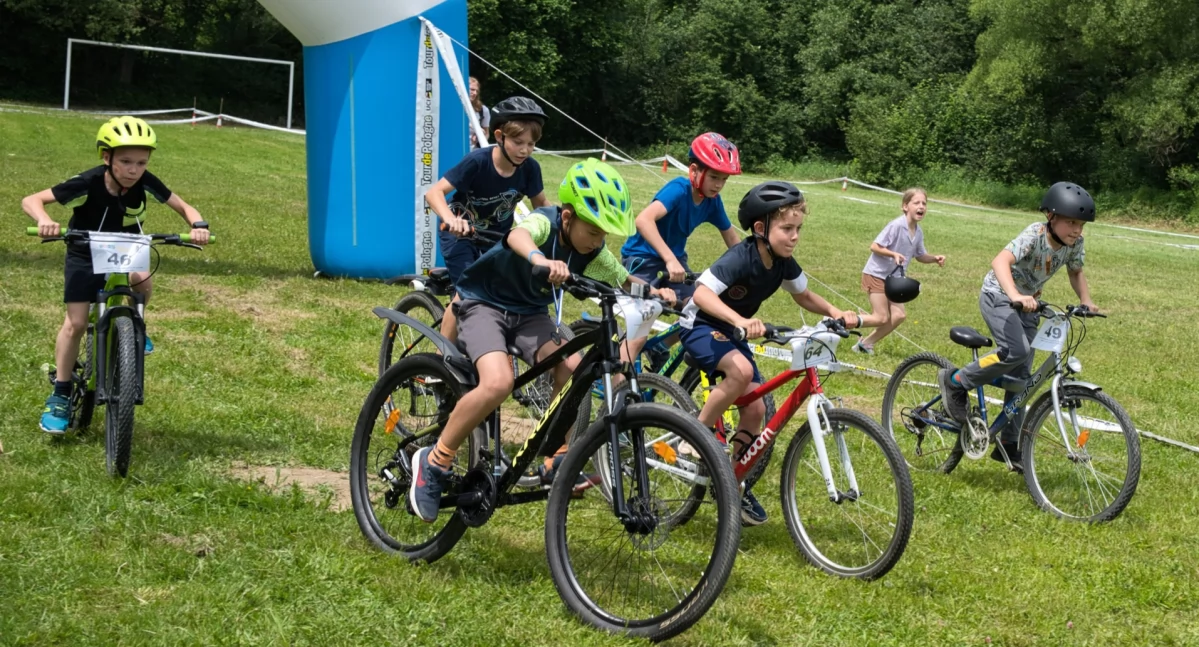 Rodzinne rowerowe emocje nad Skawą – jubileuszowy wyścig w Makowie Podhalańskim