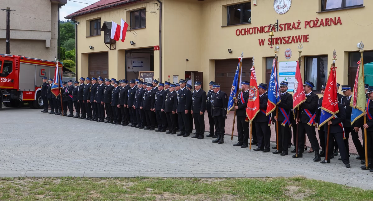 Potrójna uroczystość w OSP Stryszawa! Jubileusz, przekazanie samochodu i… 