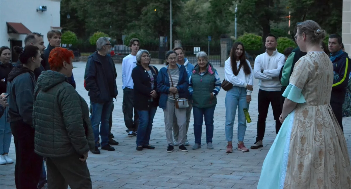 Zamek Suski nocą! Co kryją lochy? Kim jest biała dama?