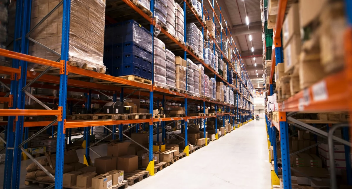 Magazyn z obsługą logistyczną – kiedy warto z niego skorzystać?