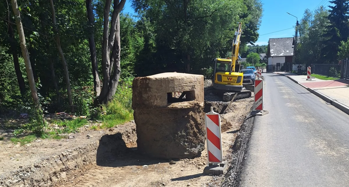 Odkryty pod drogą w Grzechyni schron trafił do muzeum w Barcicach!
