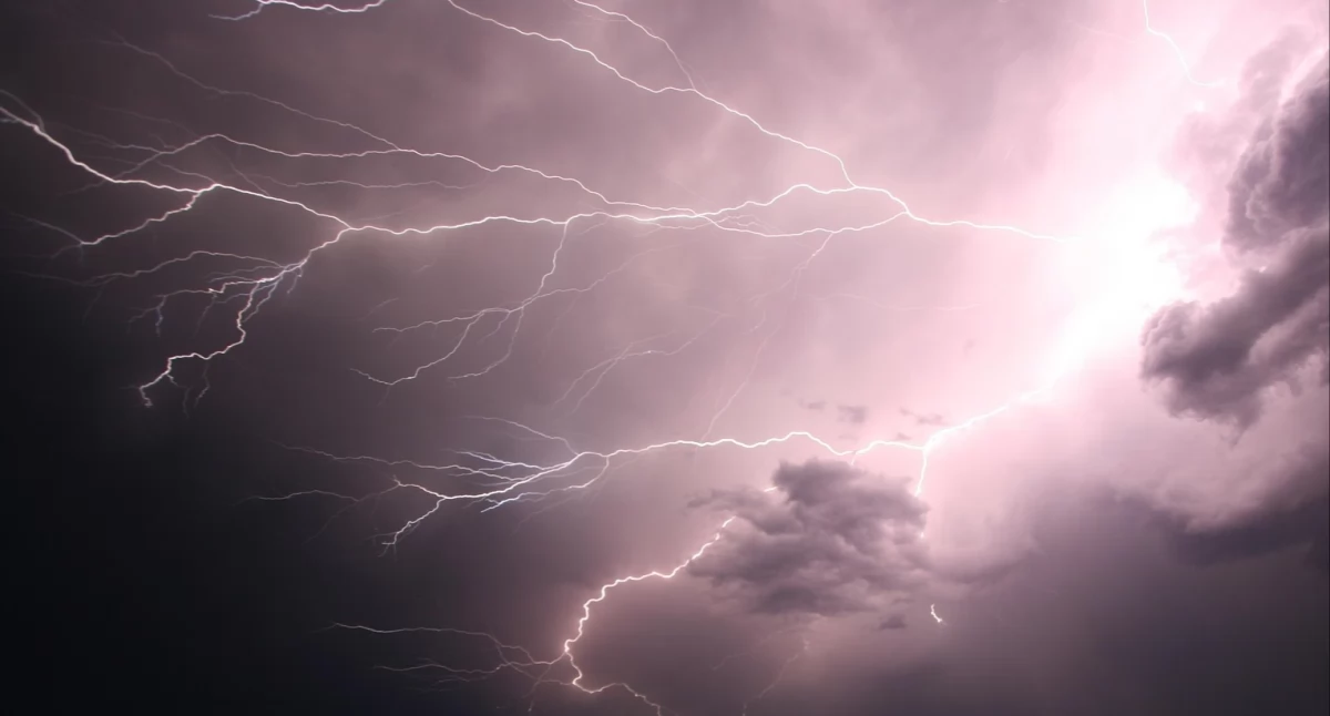 Uwaga, nadciągają burze z gradem! Ostrzeżenie meteorologiczne dla regionu