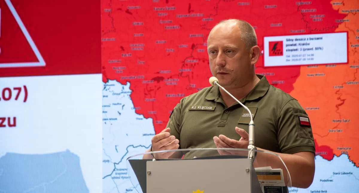 Wojewoda Małopolski o powodzi: kryzysowa odprawa i alarmy hydrologiczne