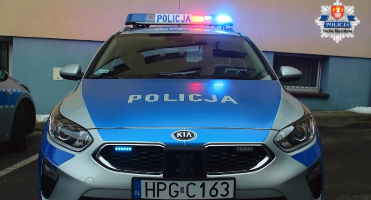 Alkohol, wulgaryzmy i demoralizacja przy kościele w Naprawie – dzielnicowy reaguje