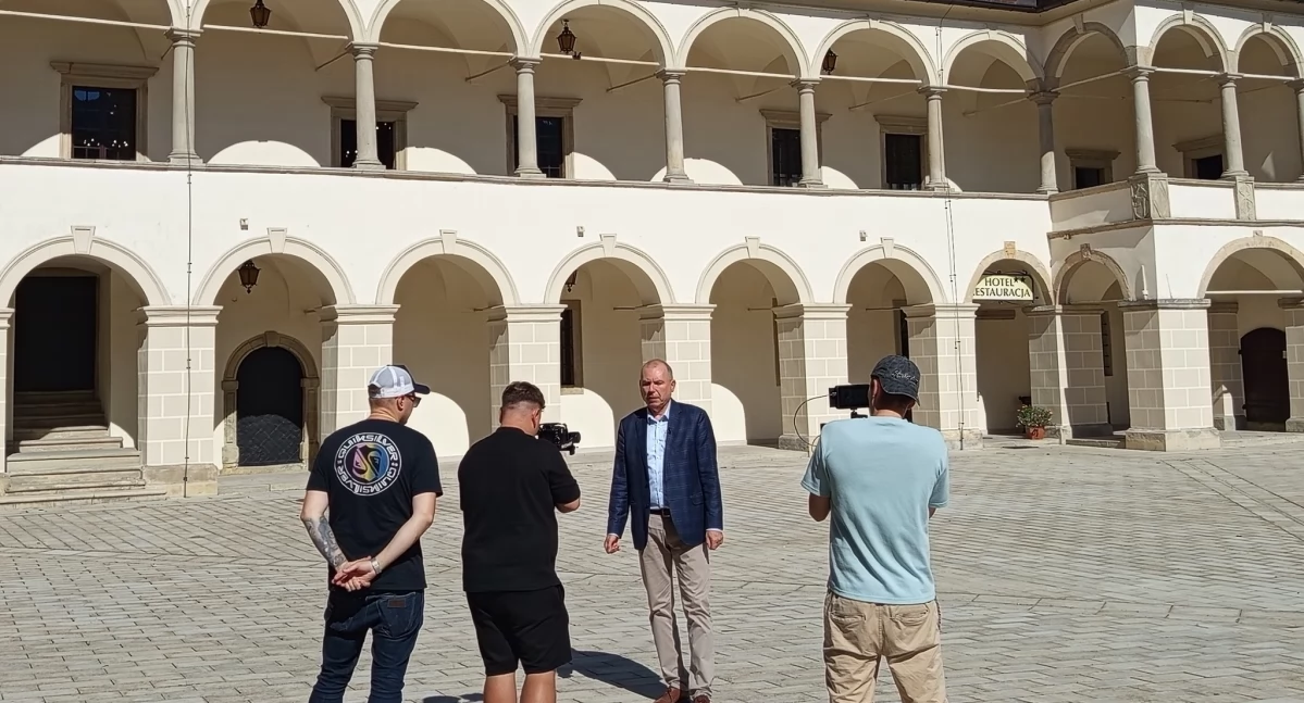 Suski Mały Wawel na ekranach całego świata