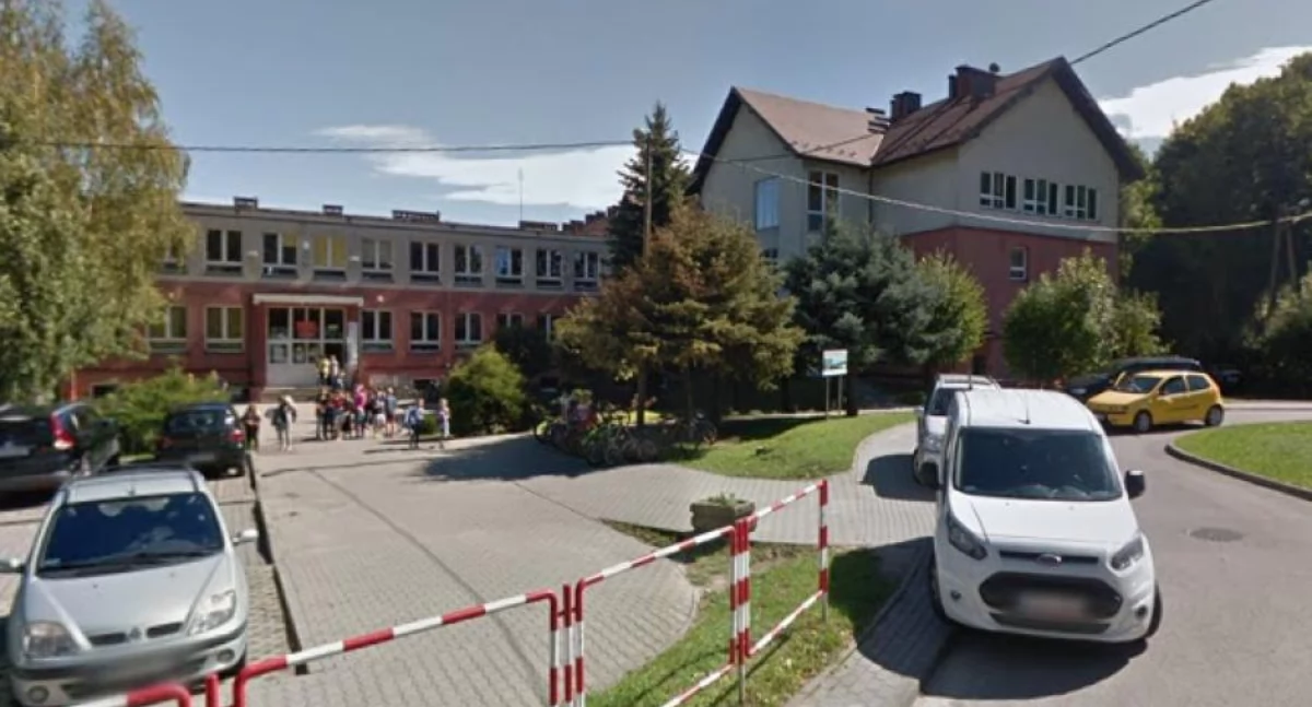 Sucha Beskidzka z rządowym wsparciem. Ponad 120 tys. zł na poprawę bezpieczeństwa przy Szkole Podstawowej nr 1