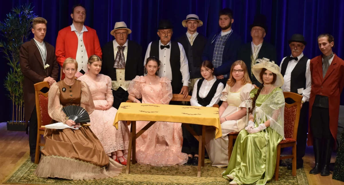 Wojna płci i salwy śmiechu! Teatr Młodych Zaprasza na spektakl „Niewolnice z Pipidówki
