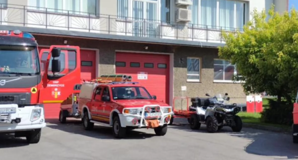 Akcja ratunkowa w lesie. Strażacy na quadzie dotarli do rannego mężczyzny