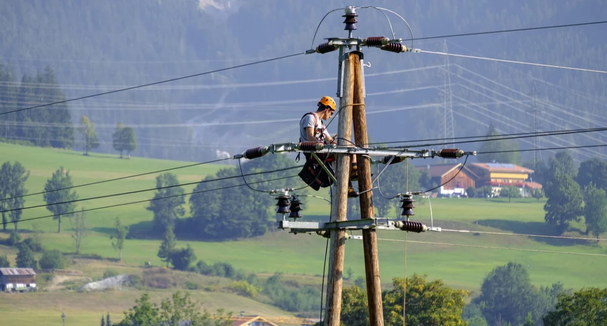 Masz słup energetyczny na działce? Możesz dostać wysokie odszkodowanie
