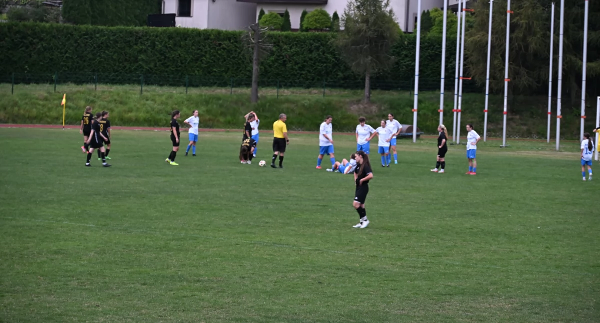 IV-LIGA KOBIET: Historyczny mecz i historyczna wygrana żeńskiej drużyny MKS Babia Góra Sucha Beskidzka