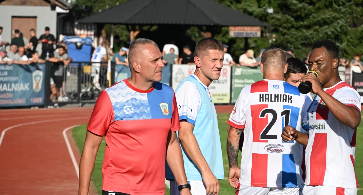OKRĘGÓWKA: Pierwsza wygrana Halniaka, dramat Naroża w doliczonym czasie gry, dramat Babiej Góry w pierwszej połowie