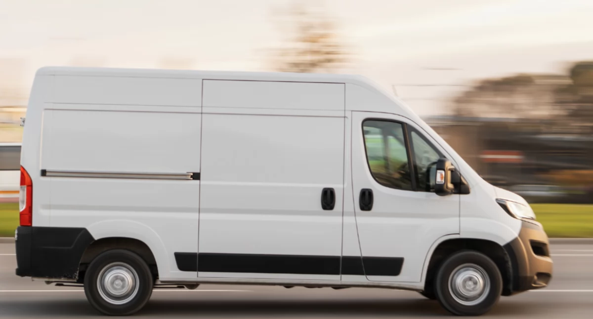 Logistyka w terenie górskim: jak firmy w Suchej Beskidzkiej dowożą materiały na czas