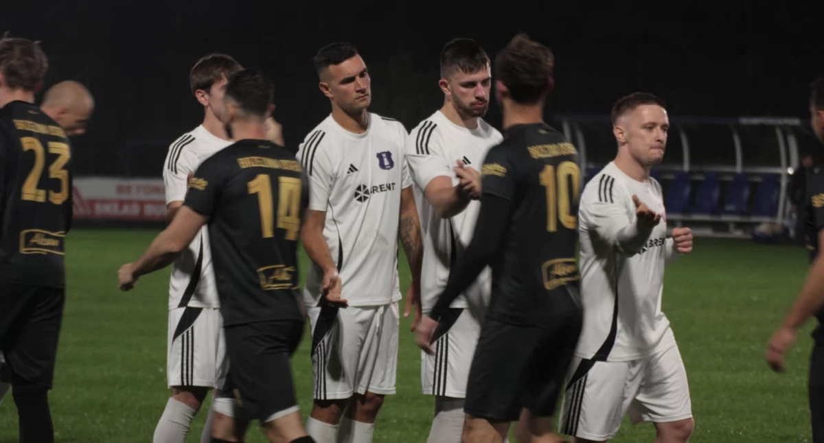 V-LIGA ZACHODNIA: Sześć goli i trzy punkty gospodarzy zdobyte przy sztucznym świetle