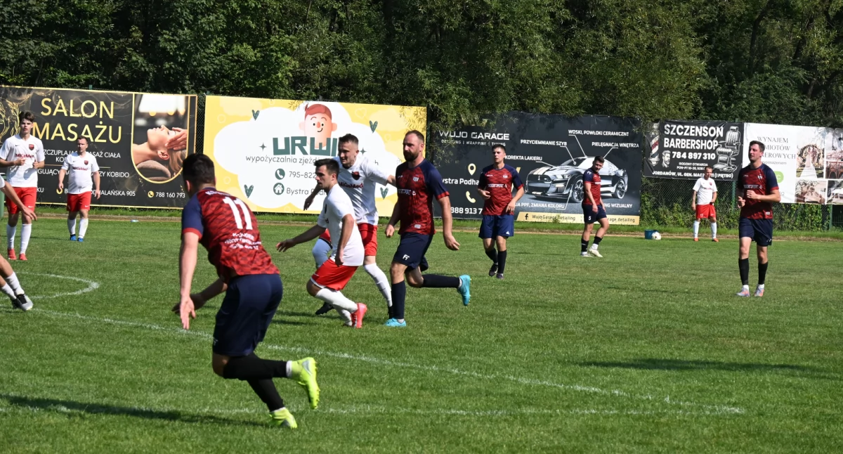 A-KLASA: Bystra wspięła się na szczyt, udana passa Huraganu wciąż trwa, hattrick Brajana Capara pogrążył Sidzinę i trenera solenizanta