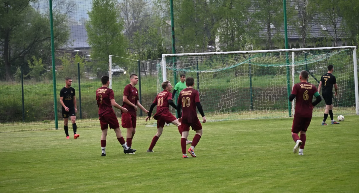 A-KLASA SUSKA: Strzelec rozstrzelał lidera z Kalwarii, skuteczny Garbarz gromi Grom