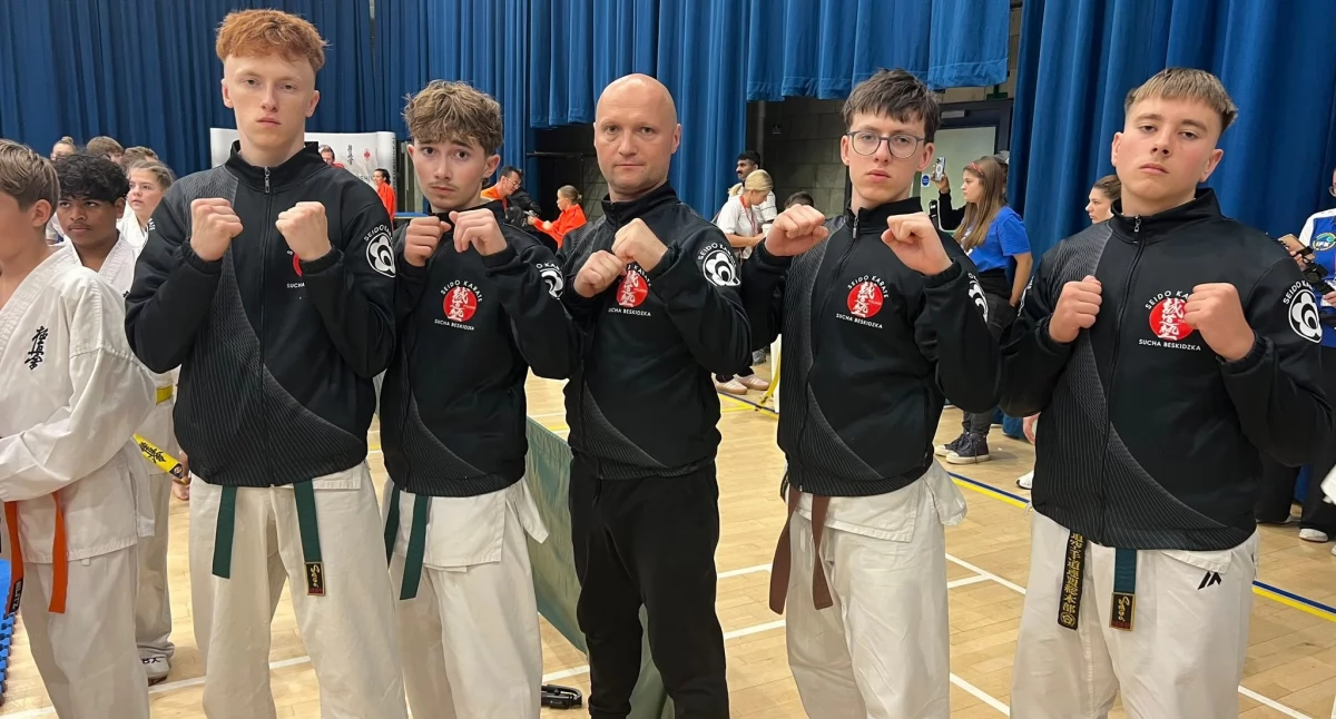 Sukces młodych karateków z Suchej Beskidzkiej na XV Pucharze Europy Karate Kontaktowego w Wielkiej Brytanii