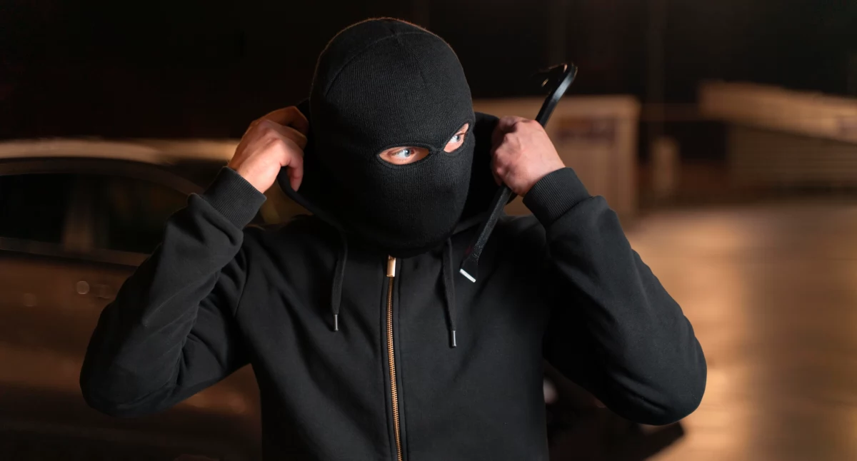 Policja apeluje o czujność – zwiększone ryzyko włamań i oszustw jesienią i zimą