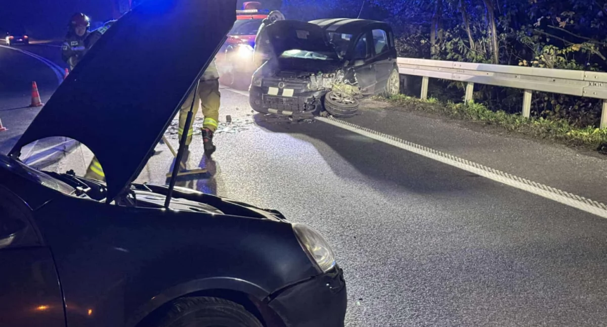 Poważny wypadek na krajowej 28 w Mucharzu. Droga całkowicie zablokowana
