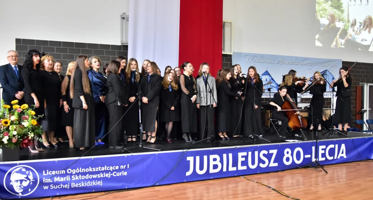 Piosenka, która łączy pokolenia – „Wychować człowieka dobrego i mądrego”