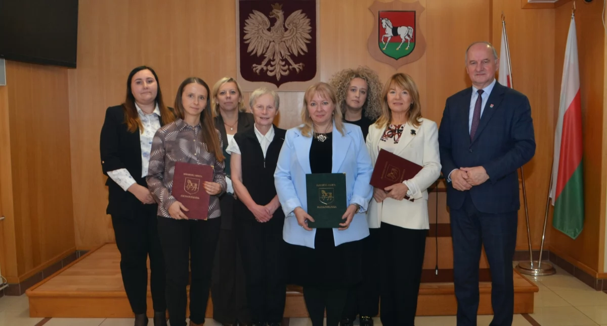 Burmistrz nagrodził nauczycieli 