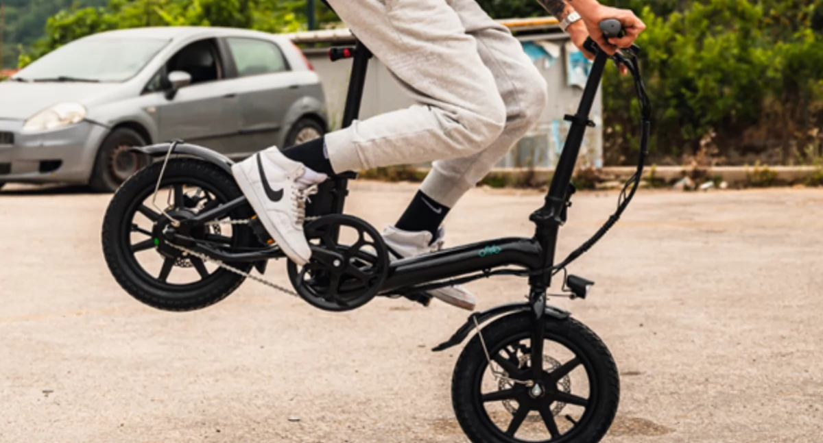 Na co zwrócić uwagę podczas jazdy na małym rowerze elektrycznym