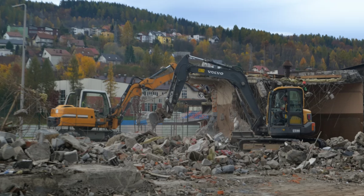 Beskidy Tourist likwidowane, pomieszczenia biurowe wyburzane 