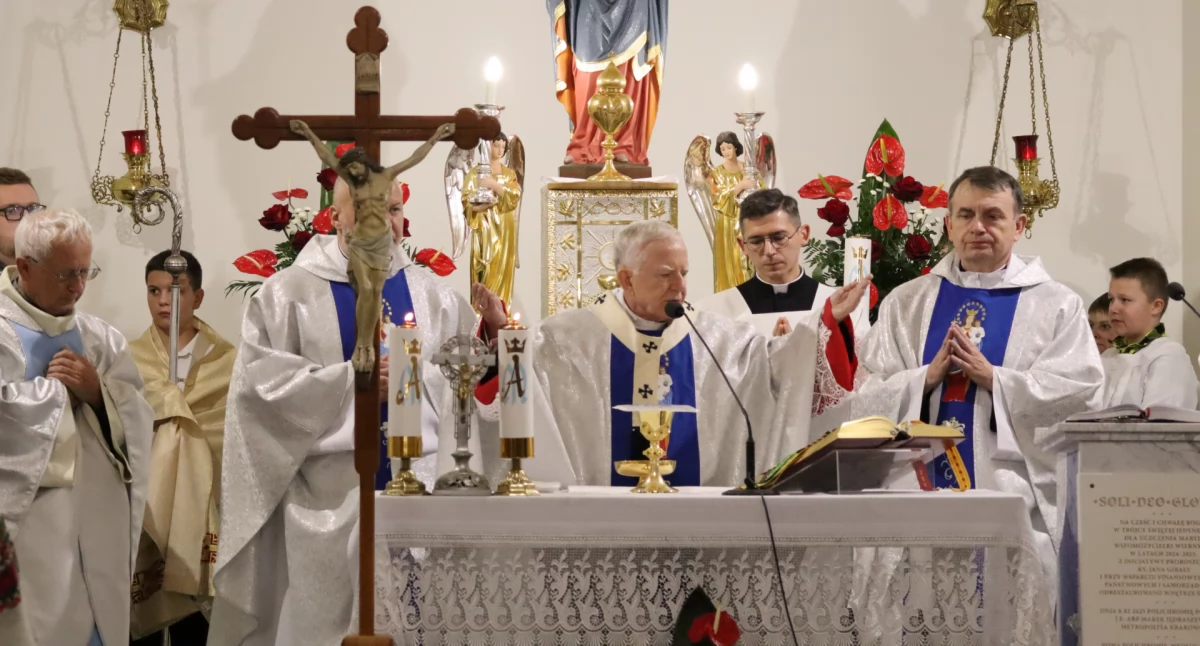 Abp Marek Jędraszewski w Palczy: Poświęcenie odnowionej polichromii i modlitwa o gorliwość serc