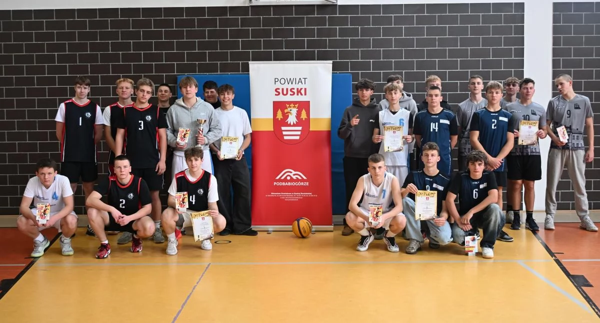 Podwójny triumf uczniów z LO Sucha Beskidzka w koszykówce 3x3