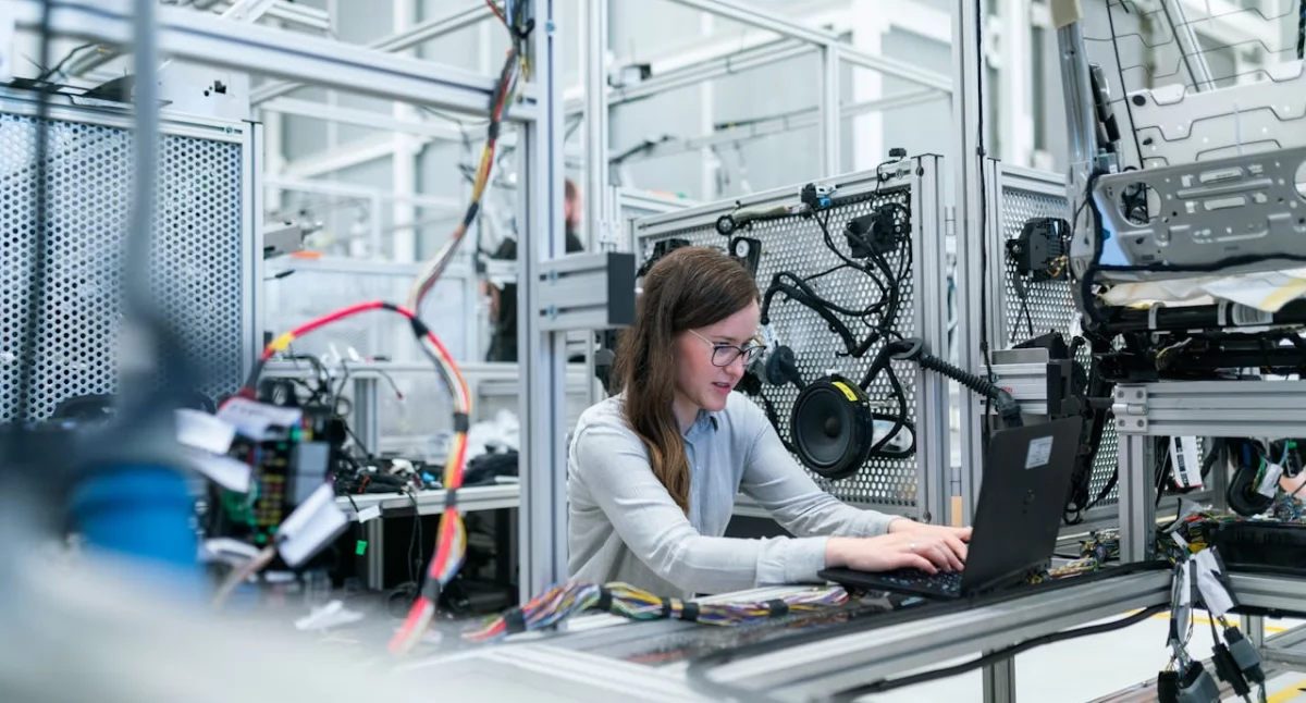 Technologia, która ułatwia życie – jak wygląda nowoczesna linia produkcyjna od środka?