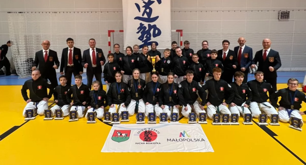 Sukcesy indywidualne i drużynowe zawodników Beskidzkiego Klubu Karate w Suchej Beskidzkiej