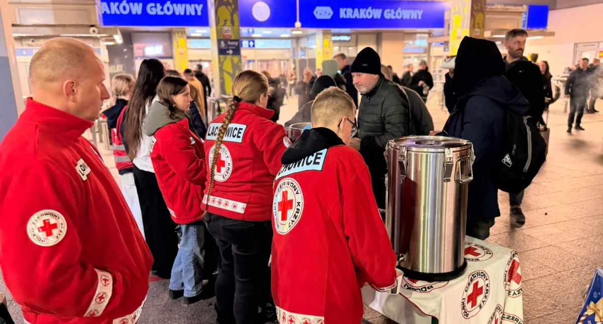 Wolontariusze z Lachowic niosą pomoc bezdomnym w Światowy Dzień Ubogich