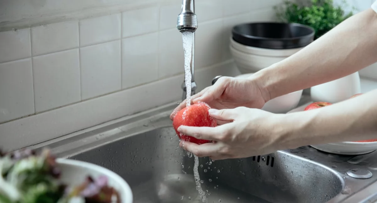 Nowoczesne metody uzdatniania wody, czyli co warto mieć w domu w 2026 roku? Radzi ekspert sklep-hydros.pl