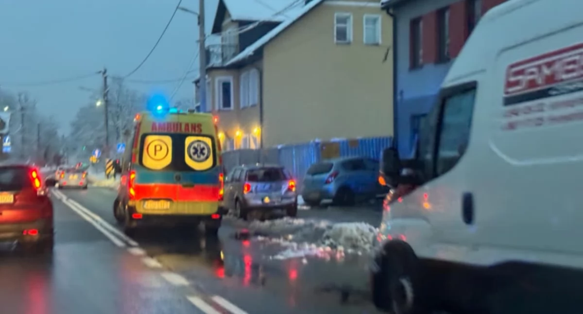 Wypadek w Suchej Beskidzkiej na drodze wojewódzkiej 