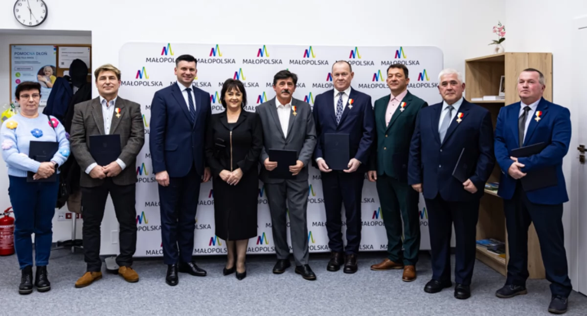 Uhonorowano bohaterów – wręczenie Krzyży Małopolski dla Honorowych Dawców Krwi w Suchej Beskidzkiej