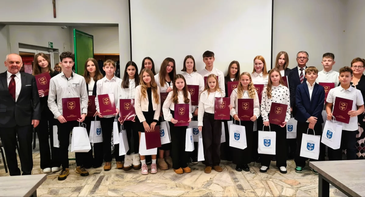 Stypendia Wójta Gminy Bystra-Sidzina dla najzdolniejszych uczniów i studentów