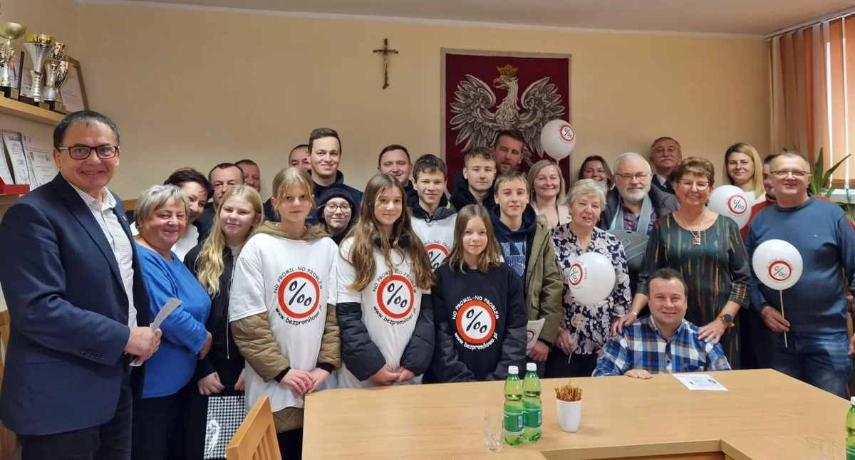 Uczniowie z Jachówki promują bezpieczeństwo na drogach – „No Promil – No Problem”