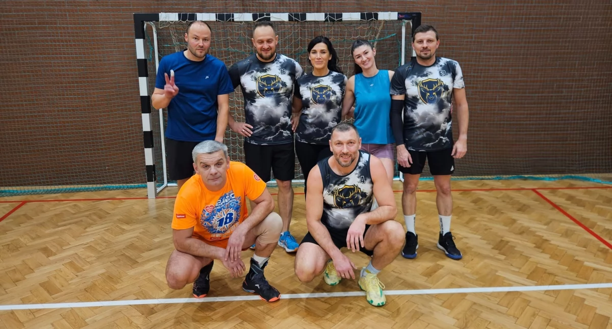 Debiutanci w natarciu, czyli Dzikie Jelenie i Dynamit wygrywają swoje pierwsze mecze w Makowskiej Lidze Siatkówki