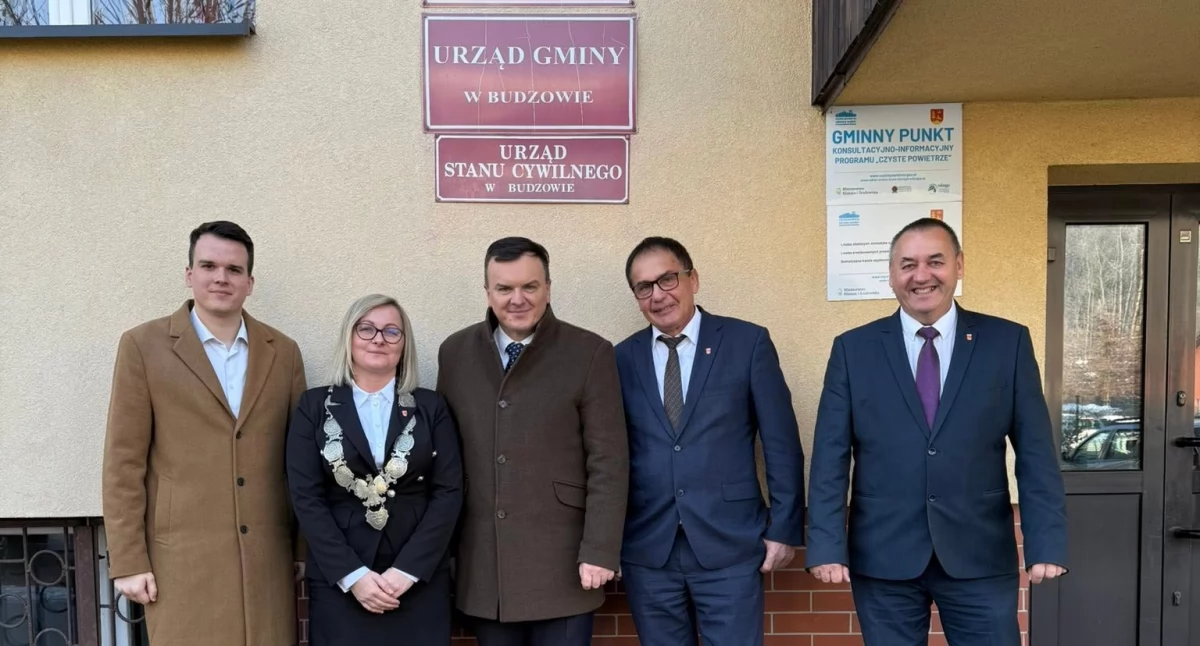 Poseł Mariusz Krystian gościł na sesji Rady Gminy Budzów. O czym rozmawiano?