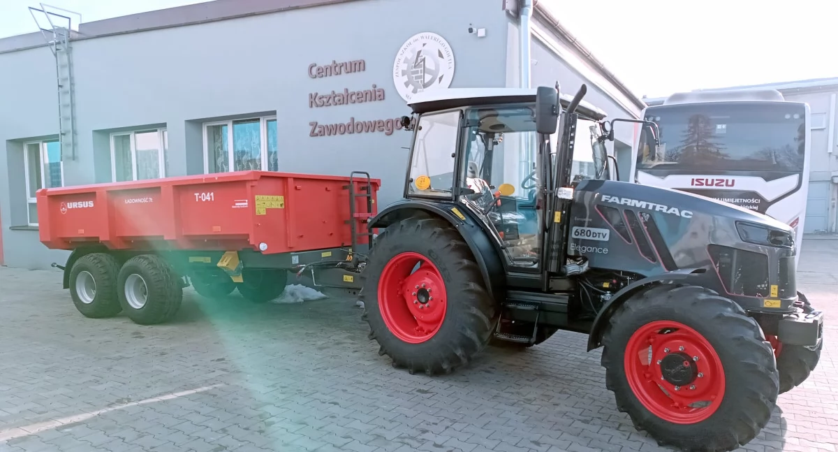 Nowy sprzęt dla przyszłych traktorzystów w Zespole Szkół im. Walerego Goetla
