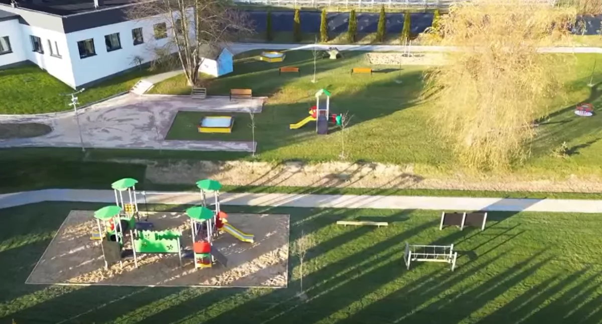 Plac zabaw w Jordanowie gotowy. Bezpieczna przestrzeń dla dzieci